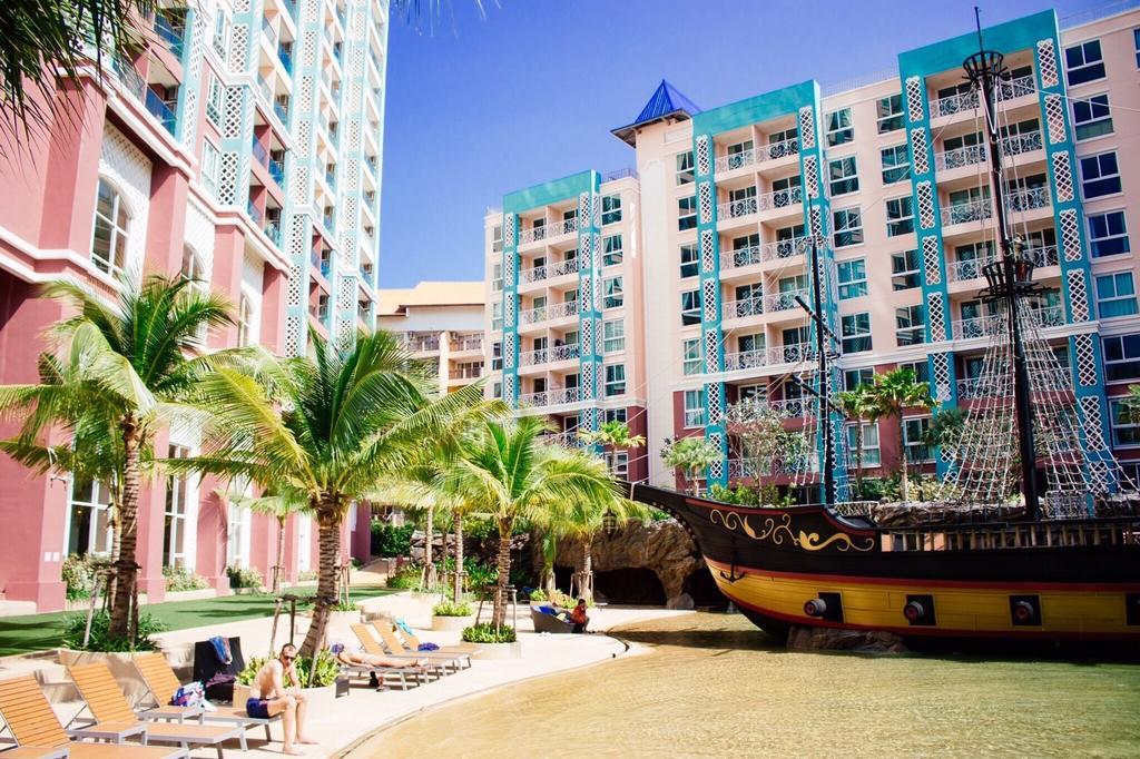 Grand Caribbean Resort Jomtian Pattaya Exteriör bild